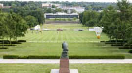 Nelson-Atkins Museum, Donald J. Hall Sculpture Park, Kansas City, MO