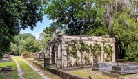 Mausoleum on the right, path on the left