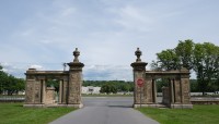 Entrance gate