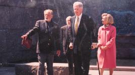 Lawrence Halprin with President and Hillary Clinton at the FDR Memorial