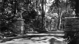 Entrance court of the Maitland F. Griggs estate