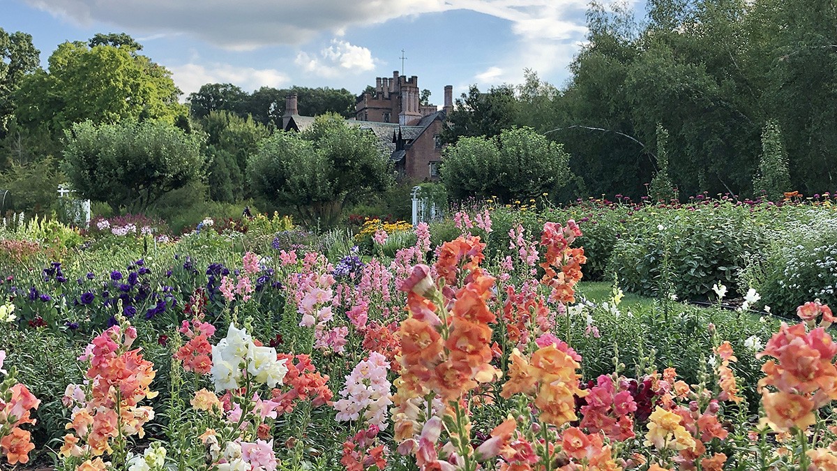 Why Your Stan Hywet Hall & Gardens Photos Never Look Quite Right (and How to Fix That)