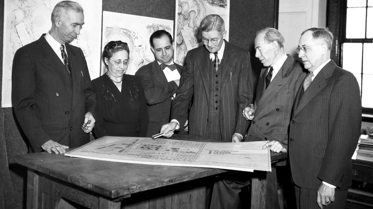 Karl-Lohmann_UofIFaculty_1951_feature_courtesyUofIllinoisArchives.jpg University of Illinois, Urbana-Champaign Faculty, 1951 (Karl Lohmann on far right)