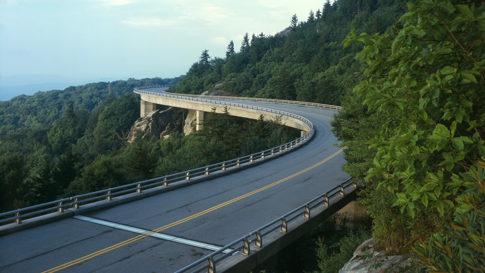 LinnCoveViaduct_BlueRidgeParkway_feature.jpg The Linn Cove Viaduct along the Blue Ridge Parkway