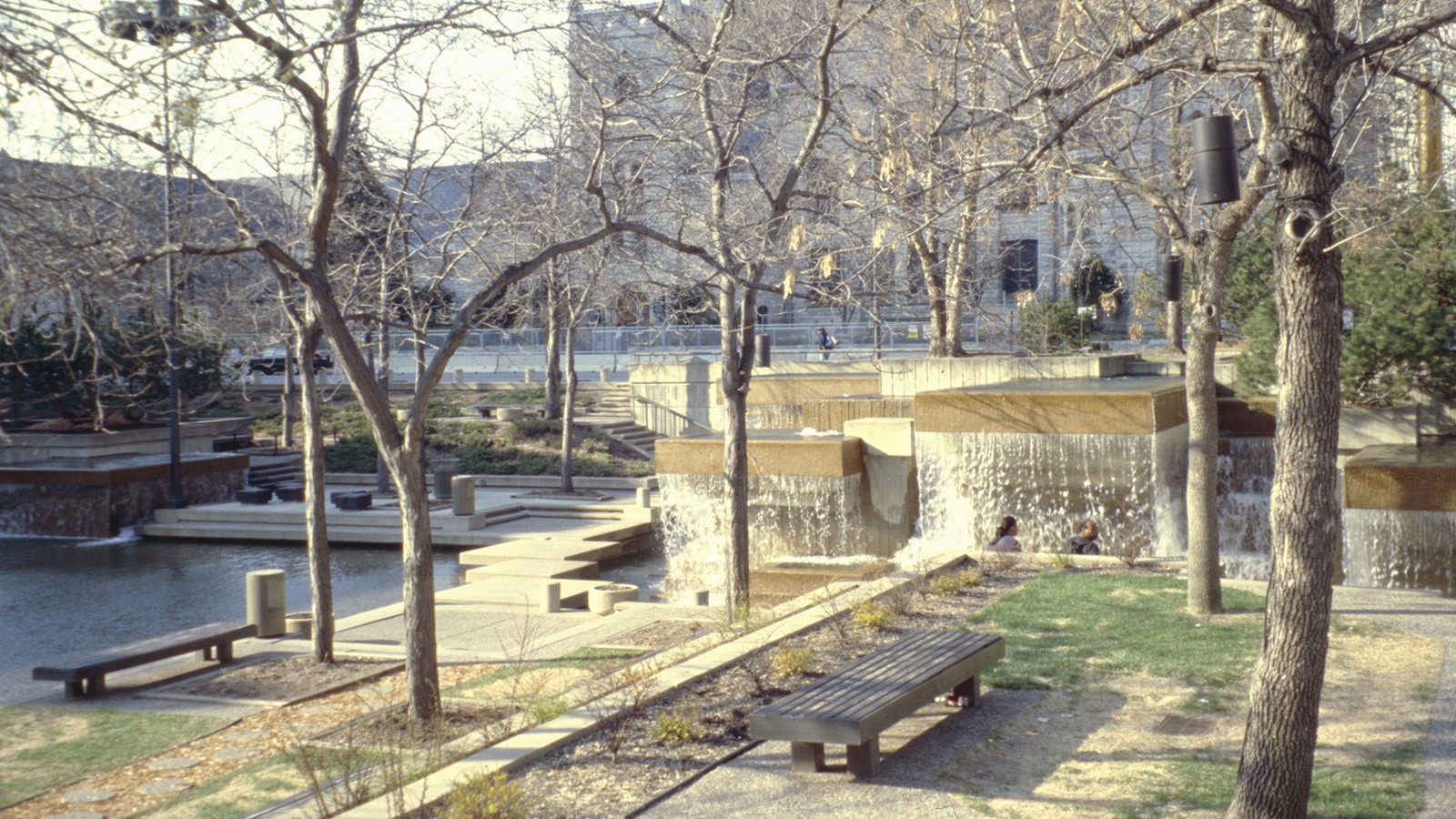 MN_Minneapolis_PeaveyPlaza_feature_CharlesBirnbaum_2001_01.jpg