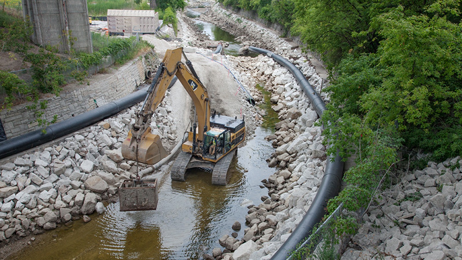 Channel reconstruction, Milwaukee, Wisconsin - Photo © Eddee Daniel