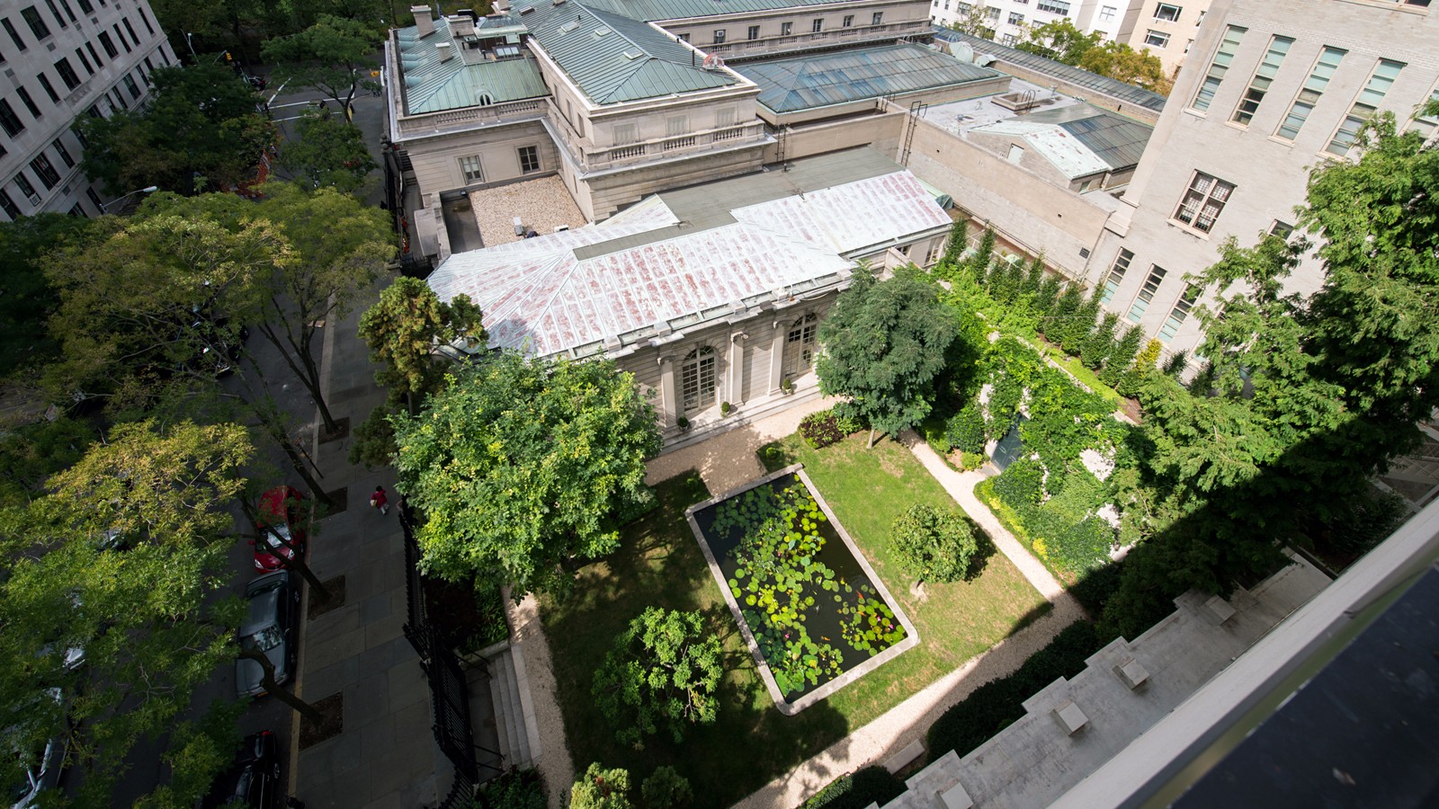 NYC_FrickGarden_feature_01_NavidBaraty_2014.jpg Photo by Navid Baraty, 2014