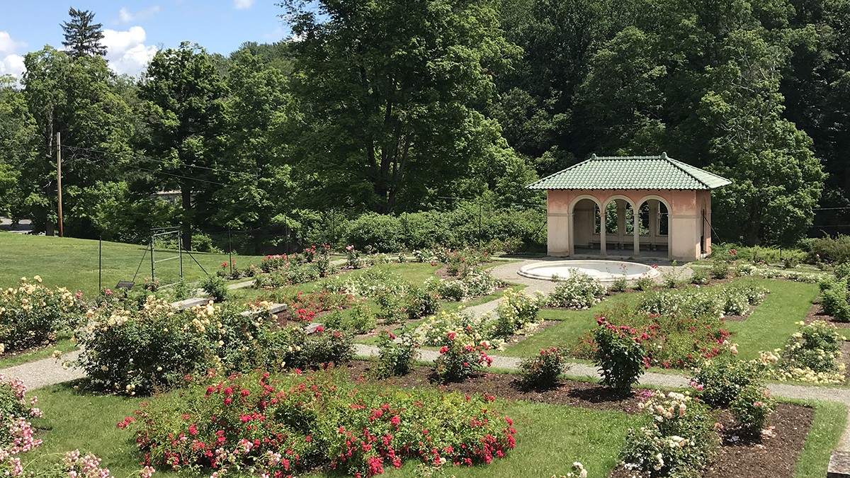 vanderbilt-mansion-hyde-park-gardens