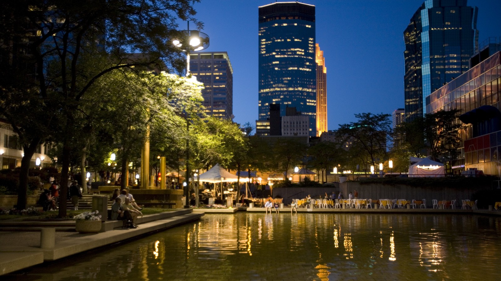 PeaveyPlaza_feature_KeriPickett_2008_02.jpg Peavey Plaza