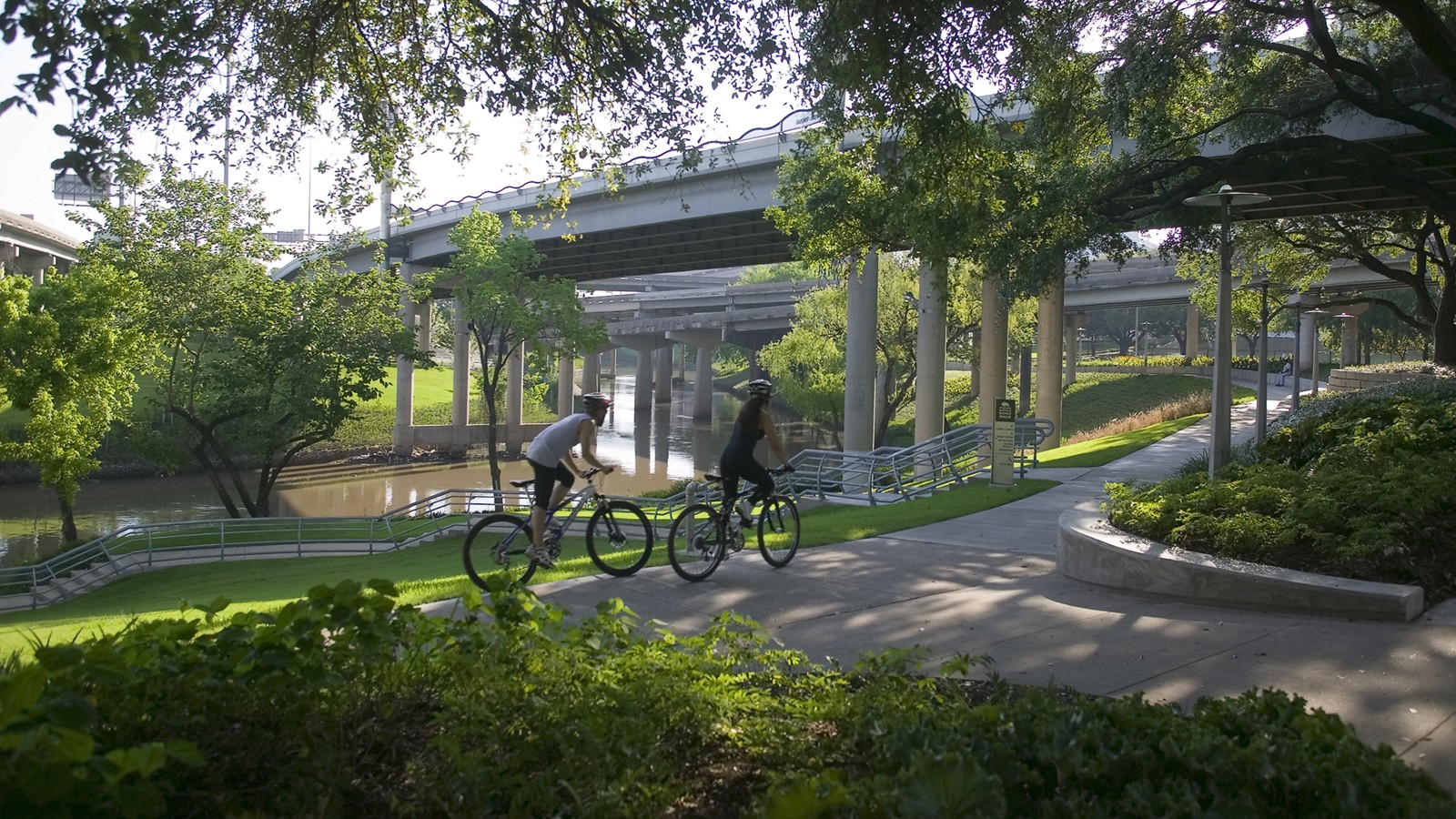 TX_Houston_SabinePromenade_signature_TomFox_2006_01.jpg Sabine-to-Bagby Promenade, Buffalo Bayou Park