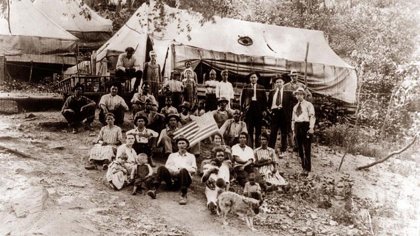 BlairMountain_miners_striking_1922.jpg Miners striking in West Virginia, 1922