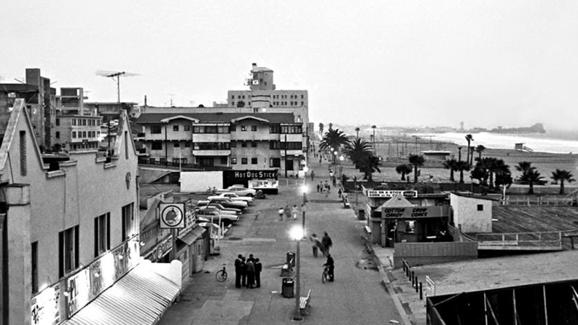 CA_SantaMonica_SantaMonicaBeach_OceanFrontWalk_CourtesyRobertChattel_1970.jpg Santa Monica Beach Walk, ca. 1970, Santa Monica, CA
