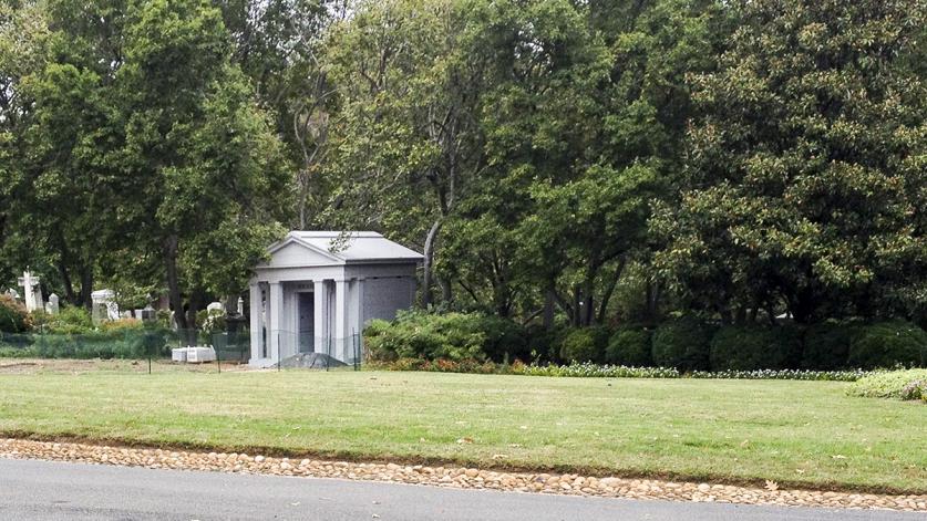 DC_OakHillCemetery_feature_CharlesBirnbaum_2015.jpg Bradlee Mausoleum