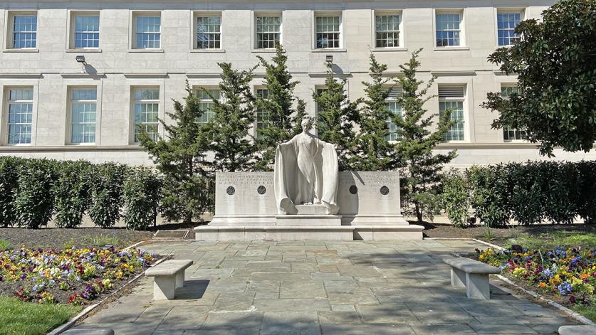 DC_Washington_FoundersMonument-DaughtersoftheAmericanRevolutionHeadquarters_CharlesABirnbaum_2020_001_Sig.jpg Founders Monument, Daughters of the American Revolution headquarters by Gertrude Vanderbilt Whitney, Washington, DC