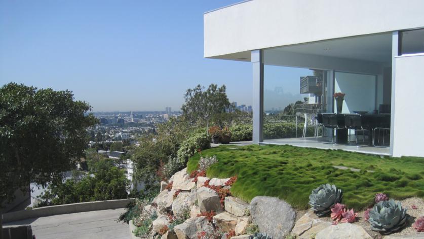 Stone in the garden at Richard Neutra's Kun 2 in Los Angeles. Design by Lisa Gimmy.