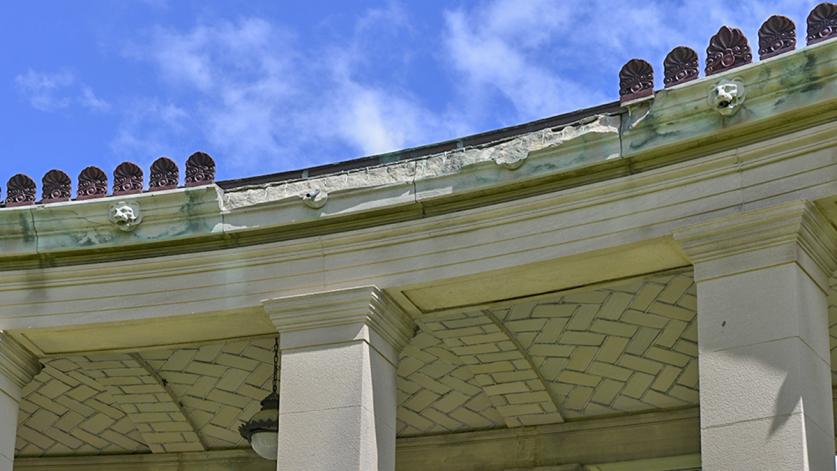 NY_Bronx_BronxCommunityCollege_HallOfFame_Cornice_RemoCosetino-courtesyJudiethEisenberg_2016_014_sig.jpg Missing acroteria and cornice segment, Hall of Fame, Bronx, NY