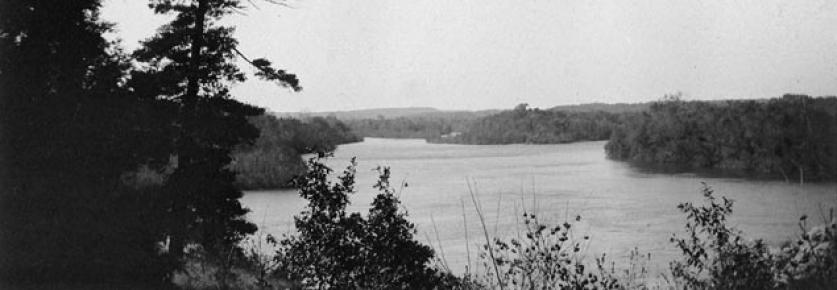 View ca 1910, Sinnissippi Farm overlooking the Rock River, one of Simonds' favorite vistas