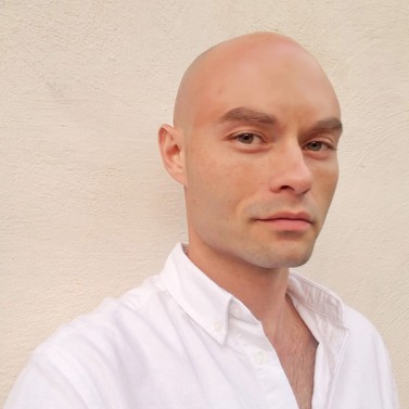 Justin-Headshot_01.jpg