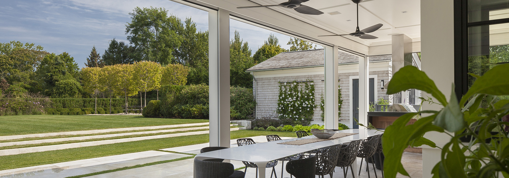 NY_Southhampton_Sophisticated Southampton BeachHouse_courtesyDevoreAssociates_2017_004_Hero.jpg