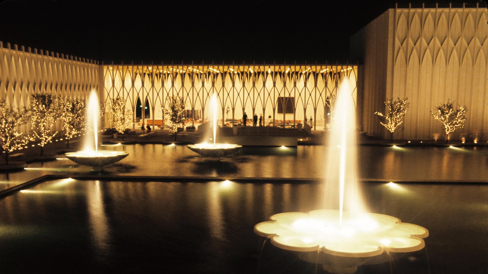 Marvels of Modernism: Pacific Science Center Courtyard | The Cultural